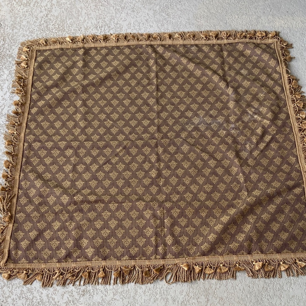 42-45” Reversible Table Topper - Picture 4 of 4